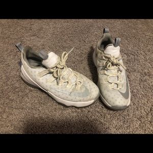 Lebron 13 Low (basketball sneakers)